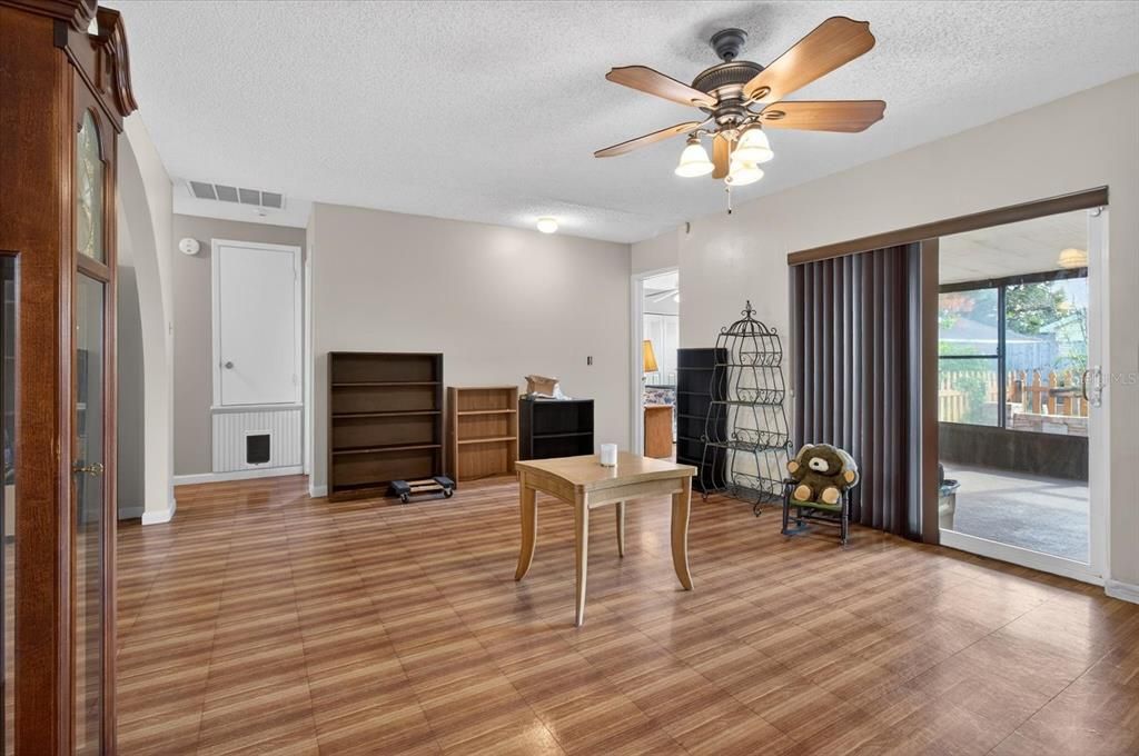 En Venta: $350,000 (4 camas, 2 baños, 1836 Pies cuadrados)