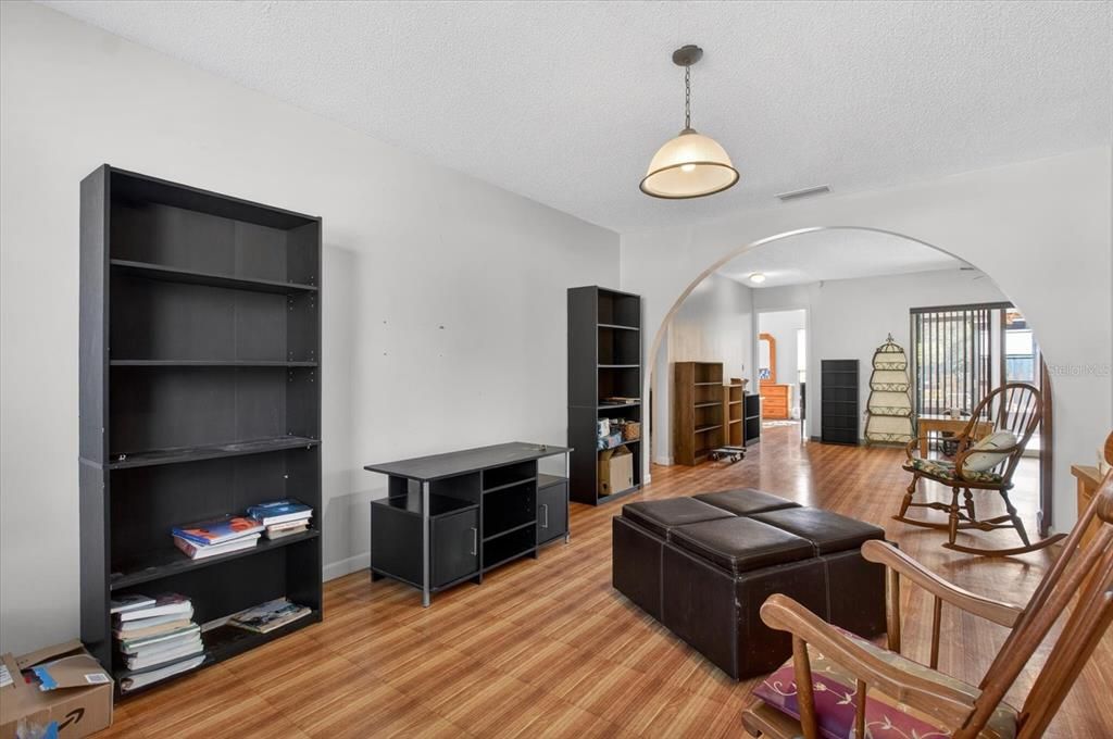 En Venta: $350,000 (4 camas, 2 baños, 1836 Pies cuadrados)