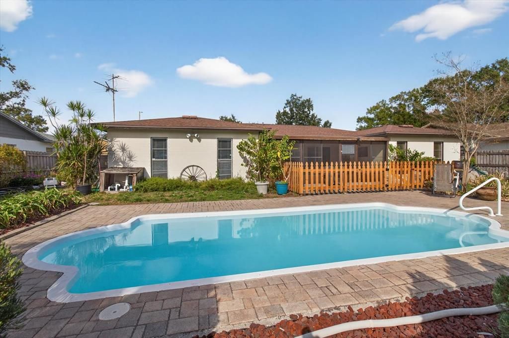 En Venta: $350,000 (4 camas, 2 baños, 1836 Pies cuadrados)