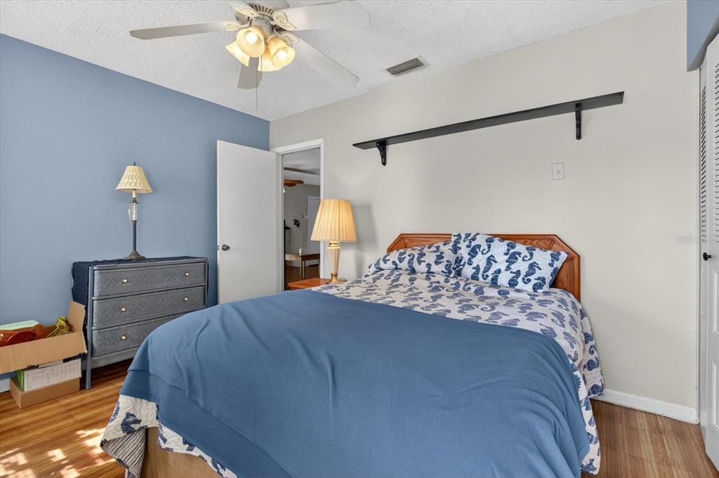 En Venta: $350,000 (4 camas, 2 baños, 1836 Pies cuadrados)