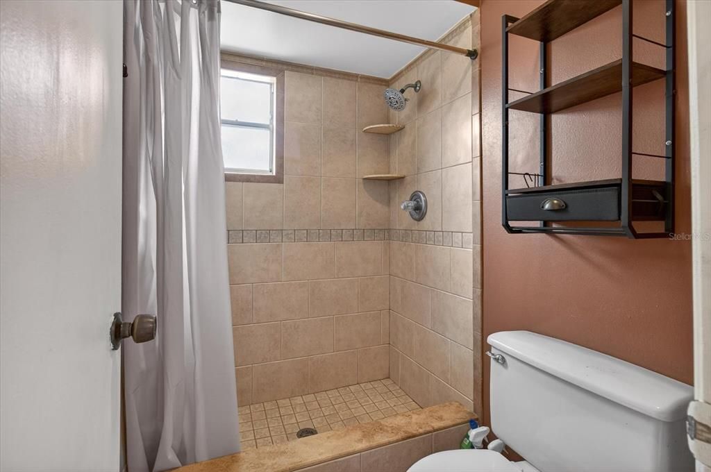 En Venta: $350,000 (4 camas, 2 baños, 1836 Pies cuadrados)