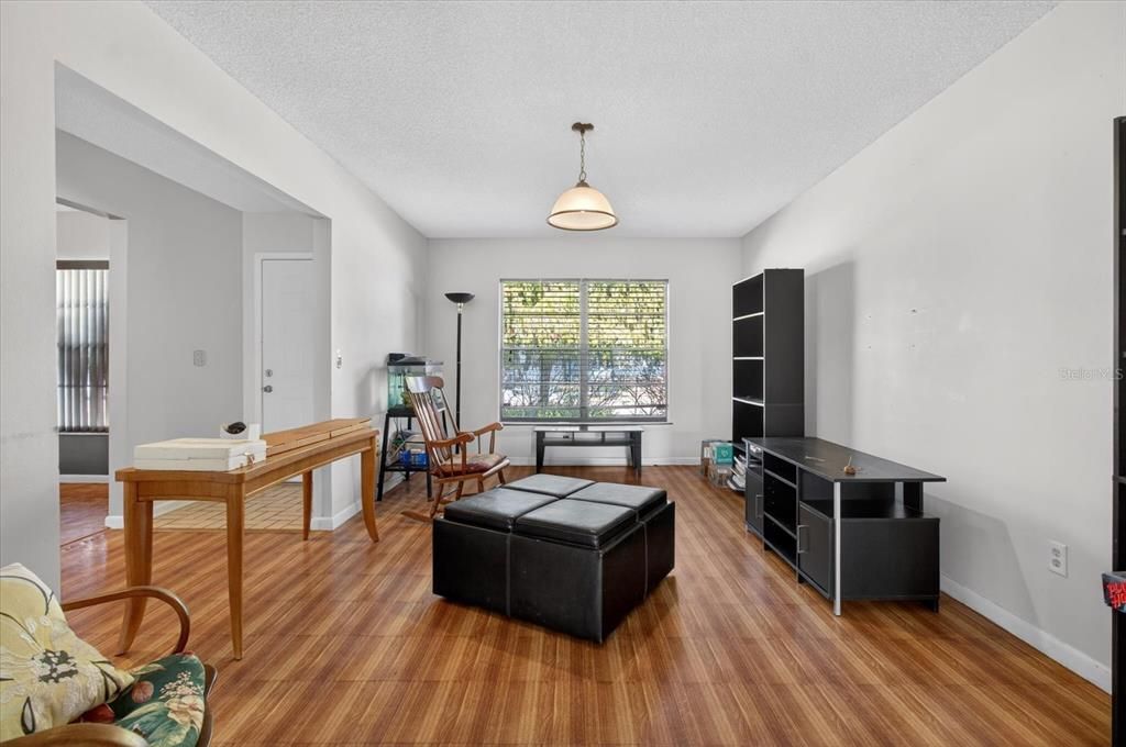 En Venta: $350,000 (4 camas, 2 baños, 1836 Pies cuadrados)