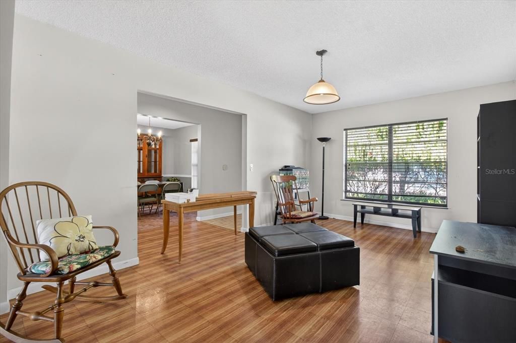 En Venta: $350,000 (4 camas, 2 baños, 1836 Pies cuadrados)