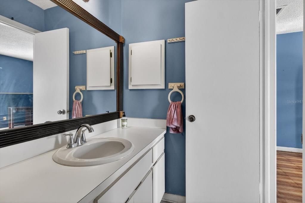 En Venta: $350,000 (4 camas, 2 baños, 1836 Pies cuadrados)