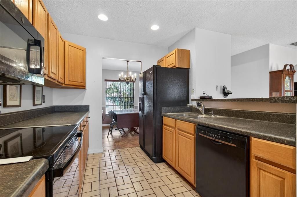 En Venta: $350,000 (4 camas, 2 baños, 1836 Pies cuadrados)