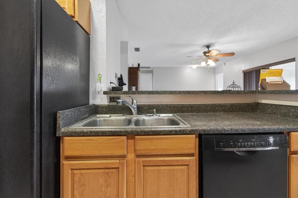 En Venta: $350,000 (4 camas, 2 baños, 1836 Pies cuadrados)