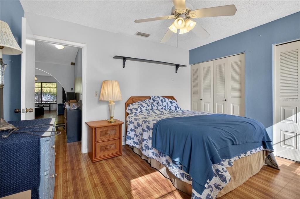 En Venta: $350,000 (4 camas, 2 baños, 1836 Pies cuadrados)