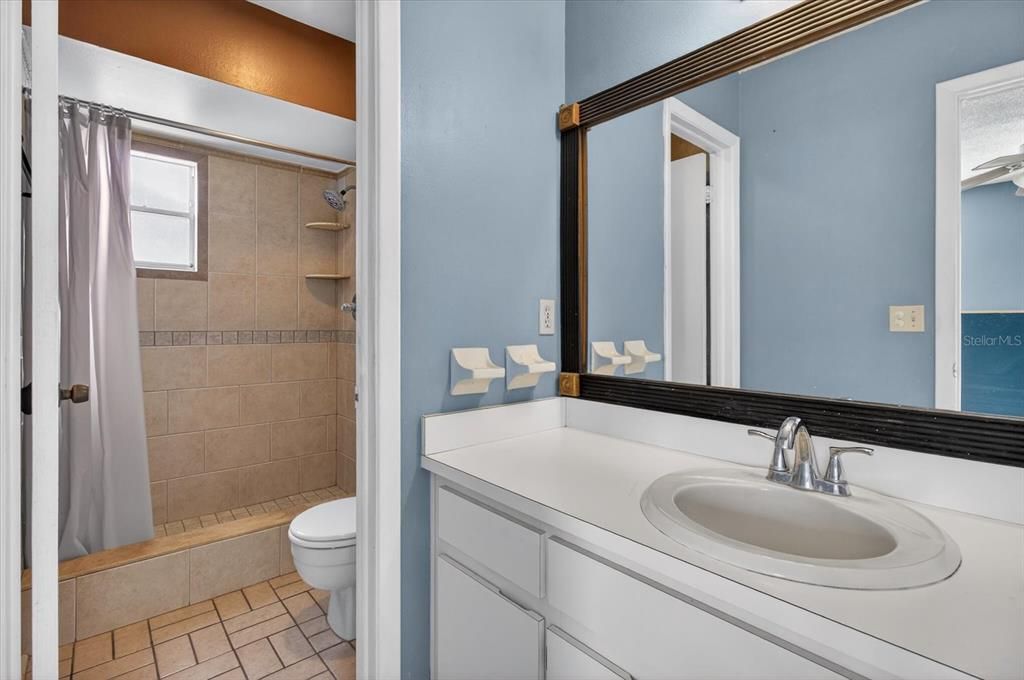 En Venta: $350,000 (4 camas, 2 baños, 1836 Pies cuadrados)