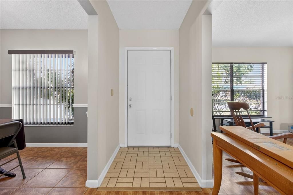 En Venta: $350,000 (4 camas, 2 baños, 1836 Pies cuadrados)