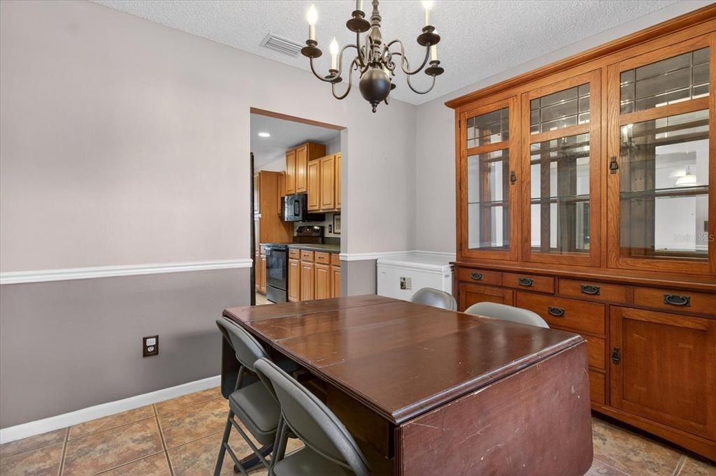 En Venta: $350,000 (4 camas, 2 baños, 1836 Pies cuadrados)