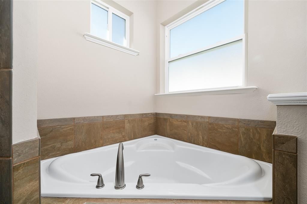 В аренду: $2,800 (3 спален, 2 ванн, 1681 Квадратных фут)