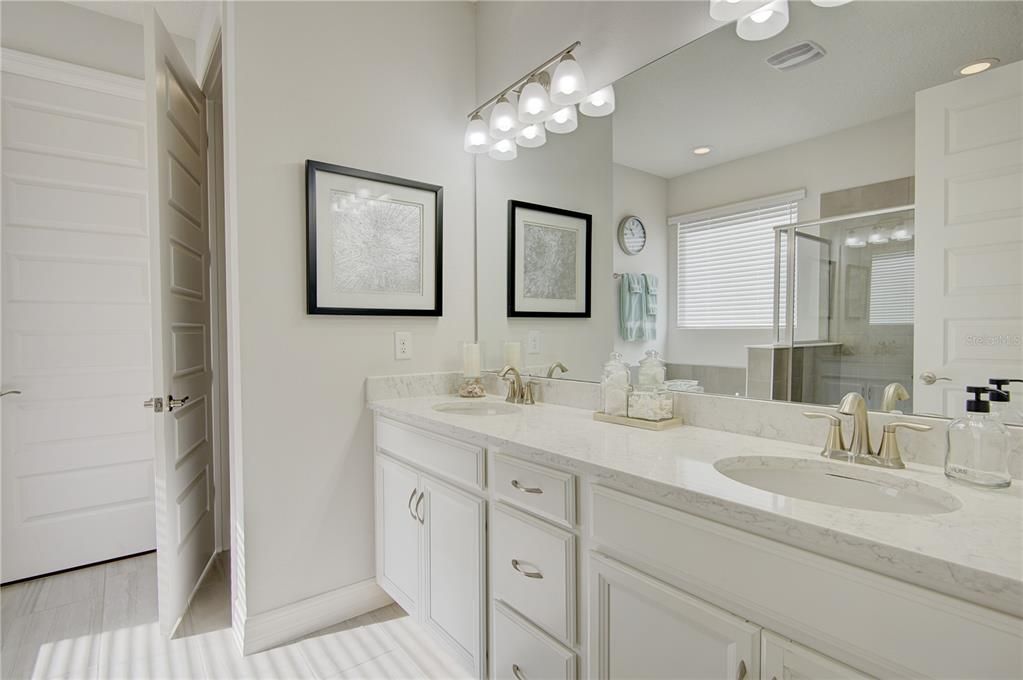 На продажу: $699,000 (4 спален, 3 ванн, 2250 Квадратных фут)