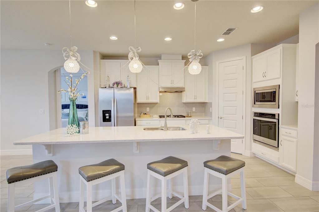 На продажу: $699,000 (4 спален, 3 ванн, 2250 Квадратных фут)