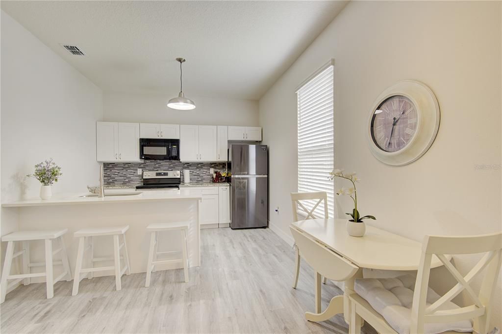 На продажу: $699,000 (4 спален, 3 ванн, 2250 Квадратных фут)