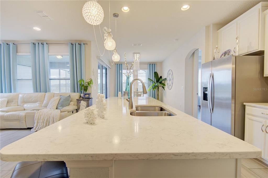 На продажу: $699,000 (4 спален, 3 ванн, 2250 Квадратных фут)