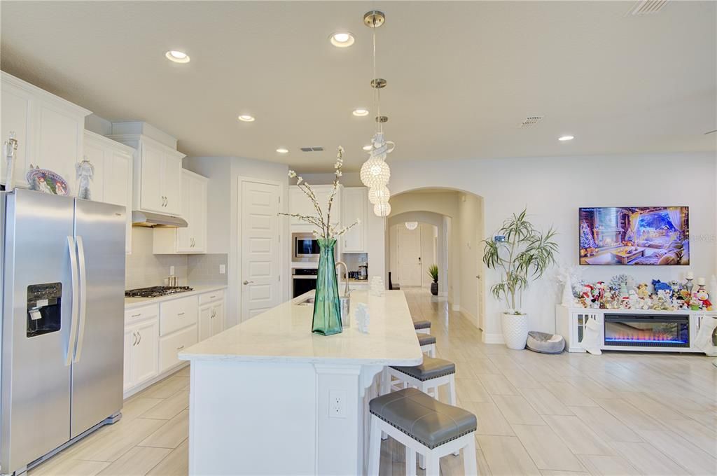 На продажу: $699,000 (4 спален, 3 ванн, 2250 Квадратных фут)