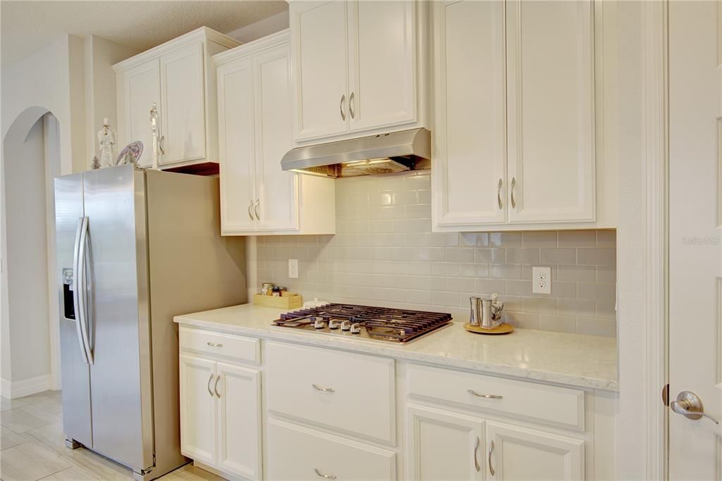 На продажу: $699,000 (4 спален, 3 ванн, 2250 Квадратных фут)