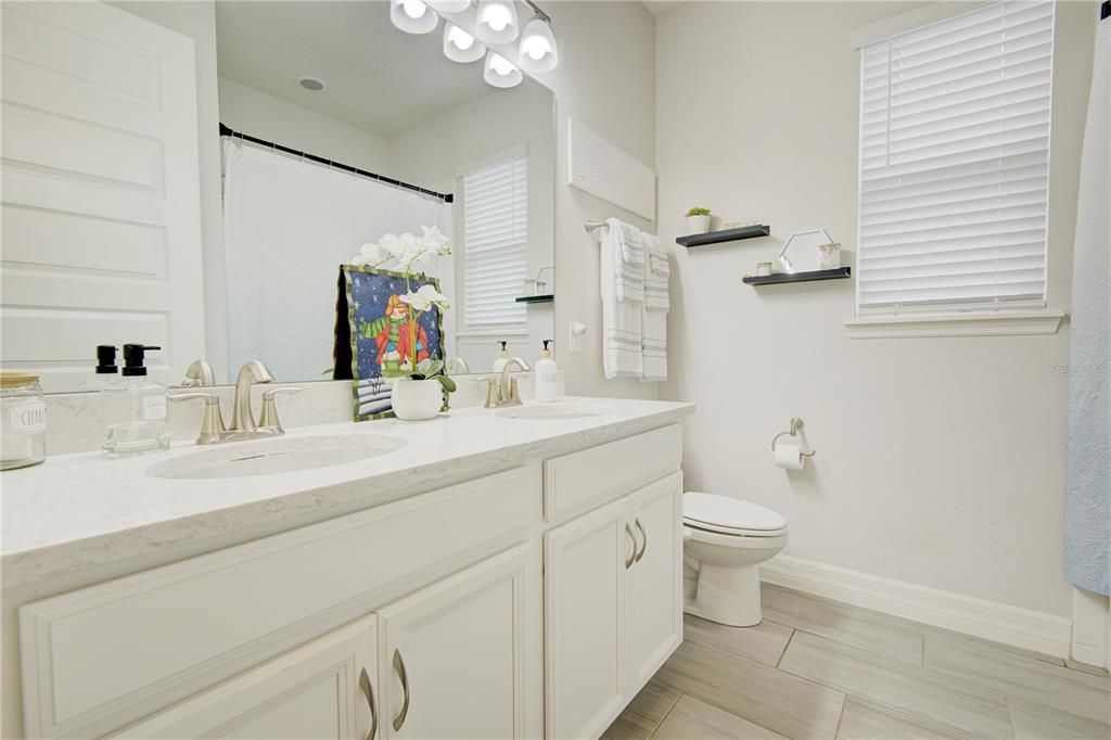 На продажу: $699,000 (4 спален, 3 ванн, 2250 Квадратных фут)