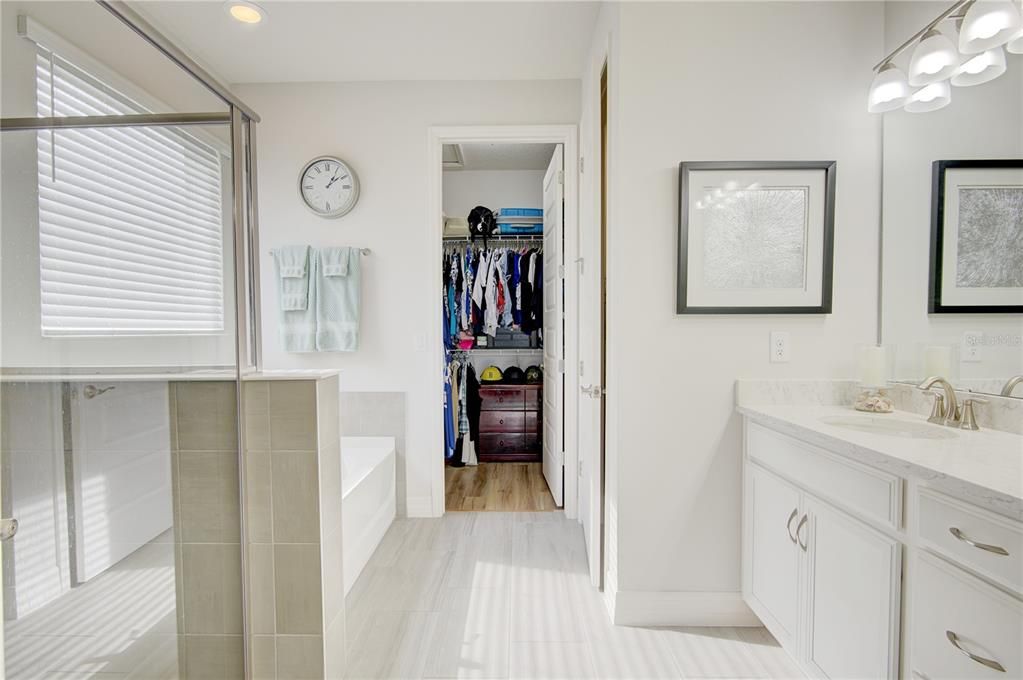 На продажу: $699,000 (4 спален, 3 ванн, 2250 Квадратных фут)