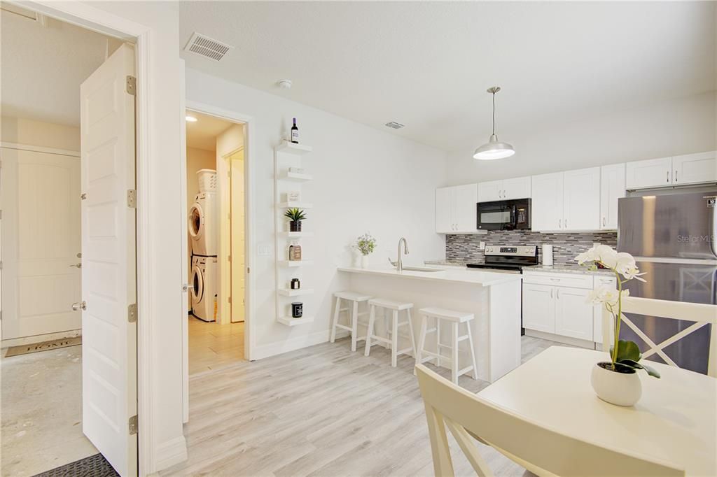 На продажу: $699,000 (4 спален, 3 ванн, 2250 Квадратных фут)