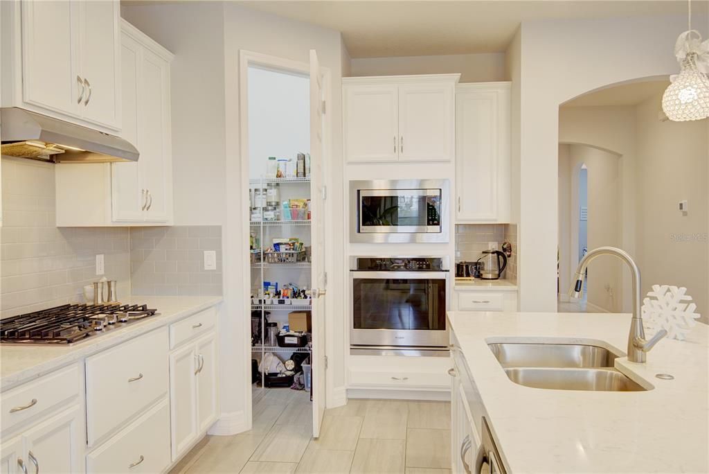 На продажу: $699,000 (4 спален, 3 ванн, 2250 Квадратных фут)