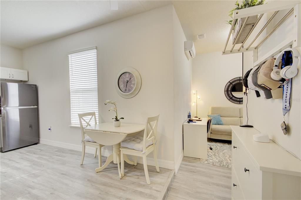 На продажу: $699,000 (4 спален, 3 ванн, 2250 Квадратных фут)