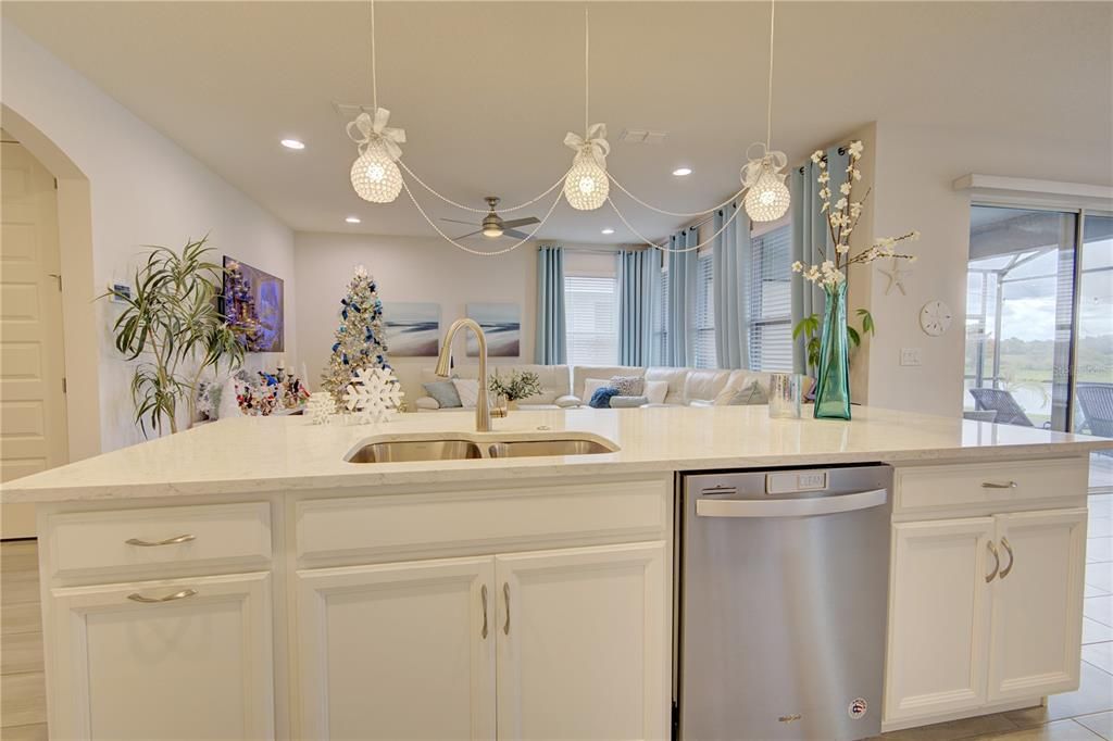 На продажу: $699,000 (4 спален, 3 ванн, 2250 Квадратных фут)