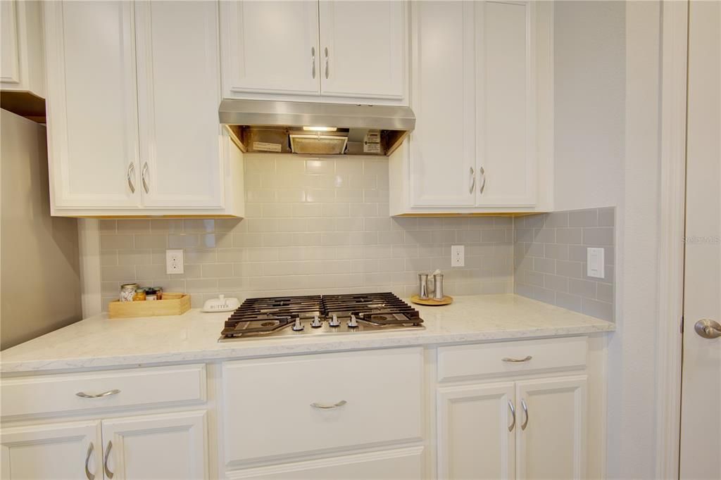 На продажу: $699,000 (4 спален, 3 ванн, 2250 Квадратных фут)