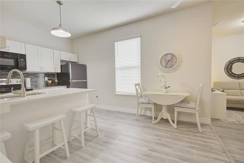 На продажу: $699,000 (4 спален, 3 ванн, 2250 Квадратных фут)