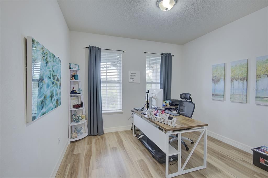 На продажу: $699,000 (4 спален, 3 ванн, 2250 Квадратных фут)