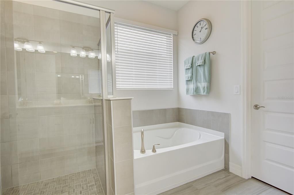 На продажу: $699,000 (4 спален, 3 ванн, 2250 Квадратных фут)