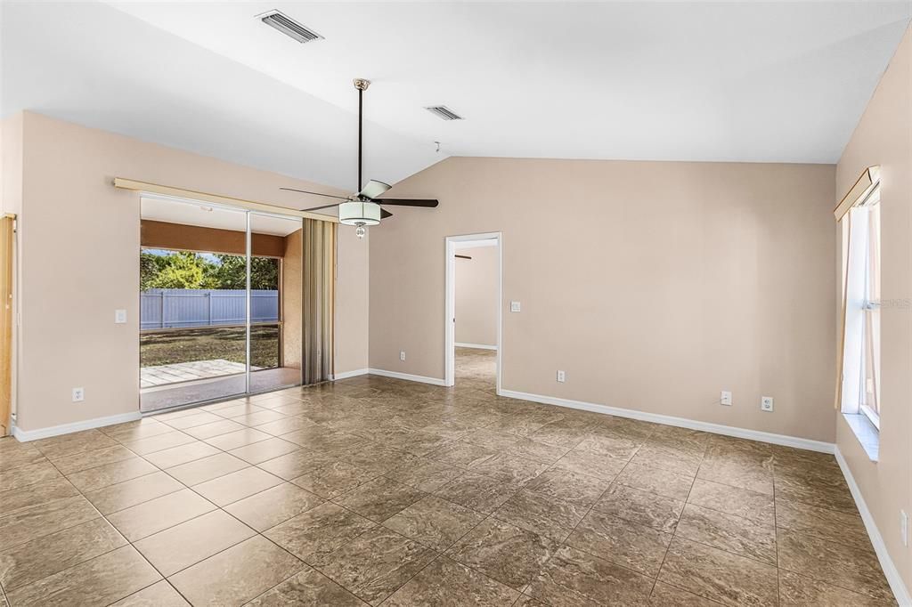 En Venta: $275,000 (3 camas, 2 baños, 1368 Pies cuadrados)