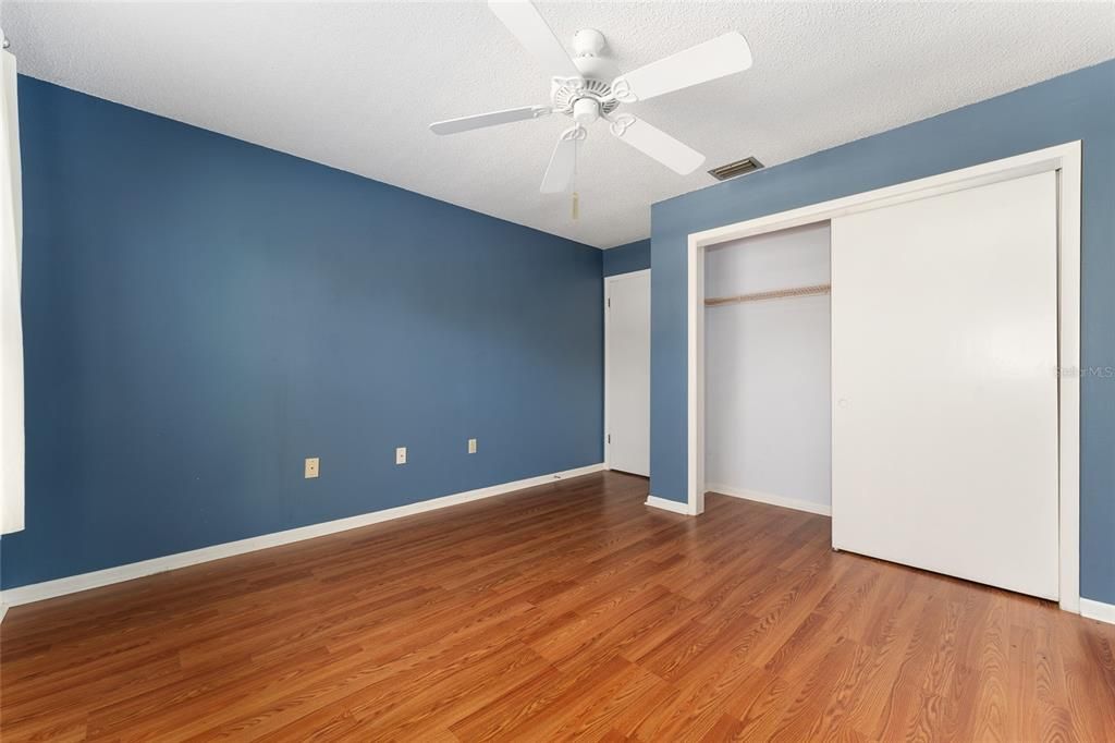 待售: $129,900 (2 贝兹, 2 浴室, 1035 平方英尺)