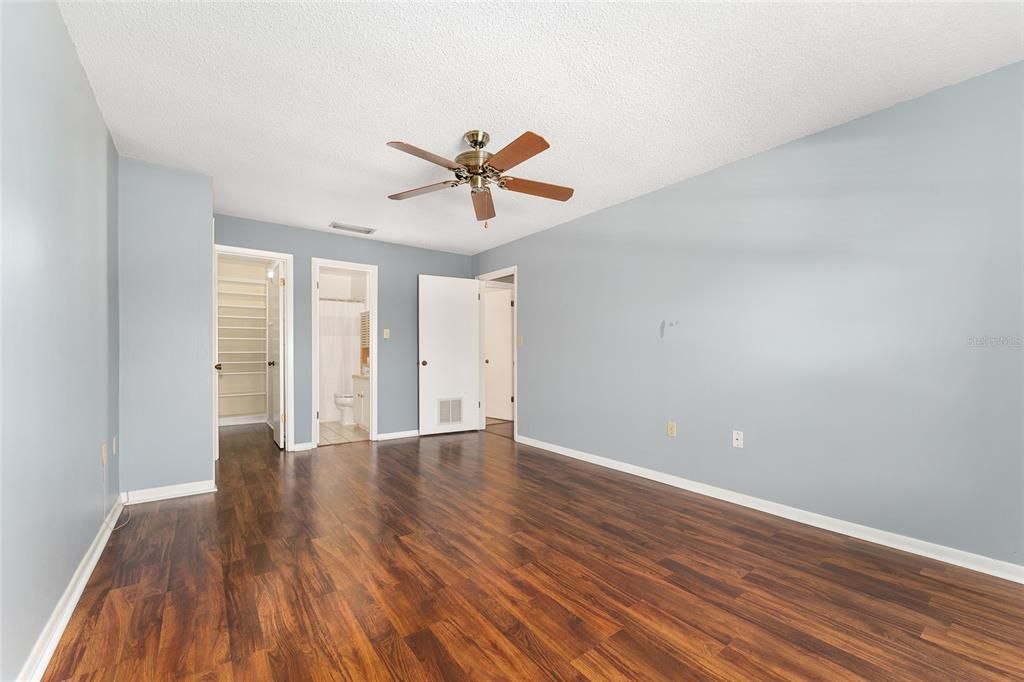 待售: $129,900 (2 贝兹, 2 浴室, 1035 平方英尺)