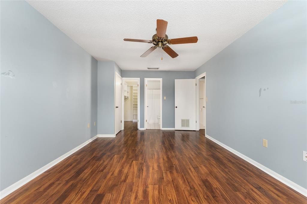 待售: $129,900 (2 贝兹, 2 浴室, 1035 平方英尺)