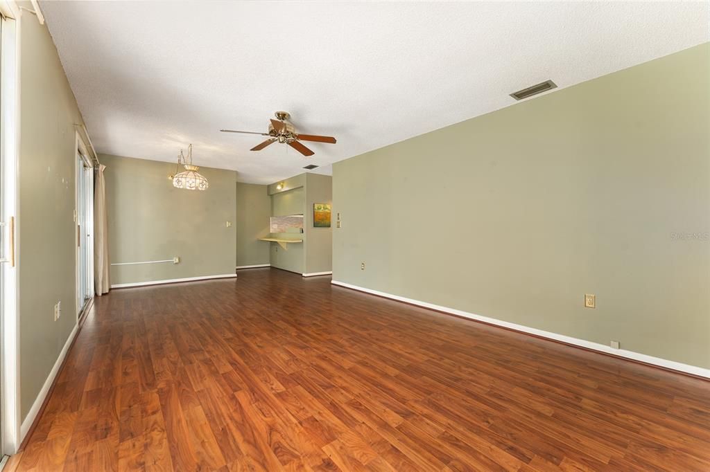 待售: $129,900 (2 贝兹, 2 浴室, 1035 平方英尺)