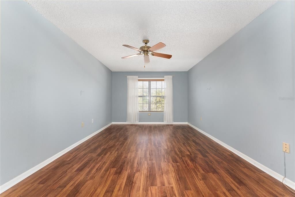 待售: $129,900 (2 贝兹, 2 浴室, 1035 平方英尺)