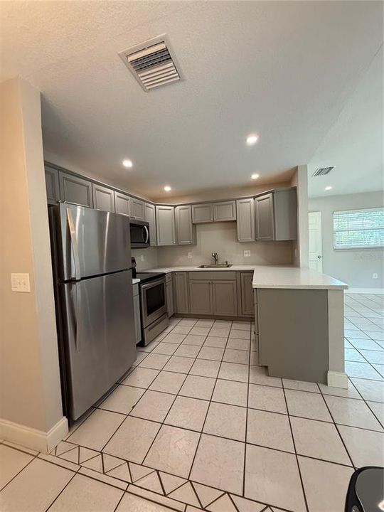 For Rent: $2,600 (3 beds, 2 baths, 1414 Square Feet)