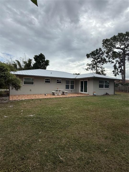 For Rent: $2,600 (3 beds, 2 baths, 1414 Square Feet)