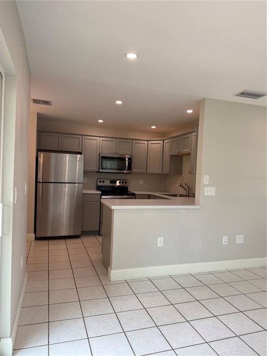 For Rent: $2,600 (3 beds, 2 baths, 1414 Square Feet)