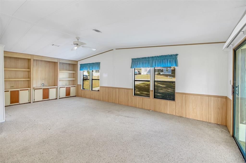 For Sale: $174,900 (2 beds, 2 baths, 1248 Square Feet)