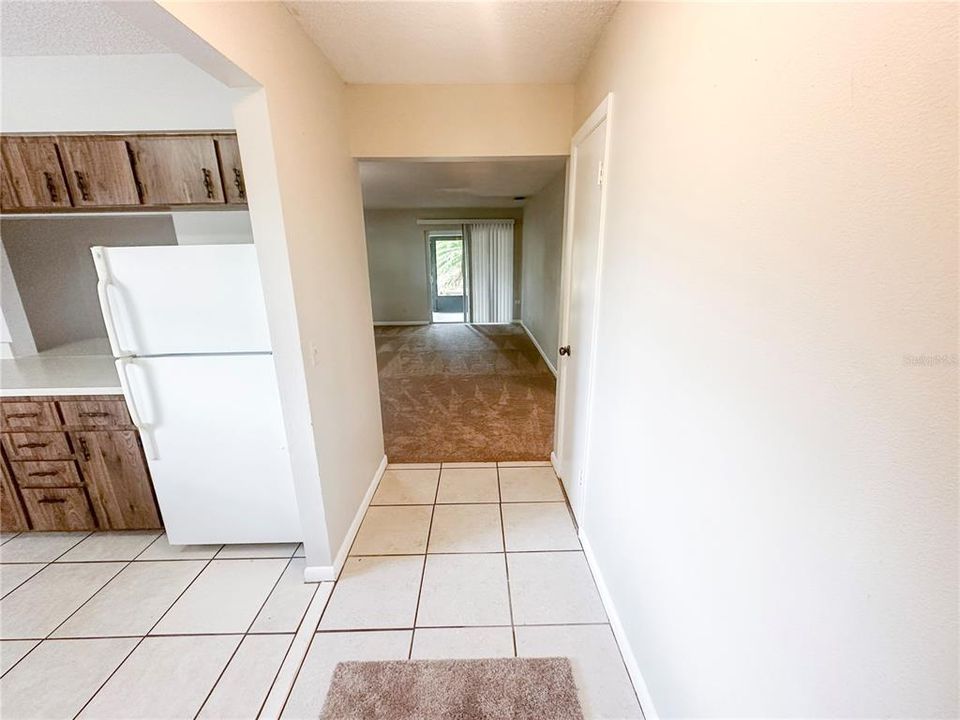 For Rent: $1,350 (2 beds, 1 baths, 895 Square Feet)