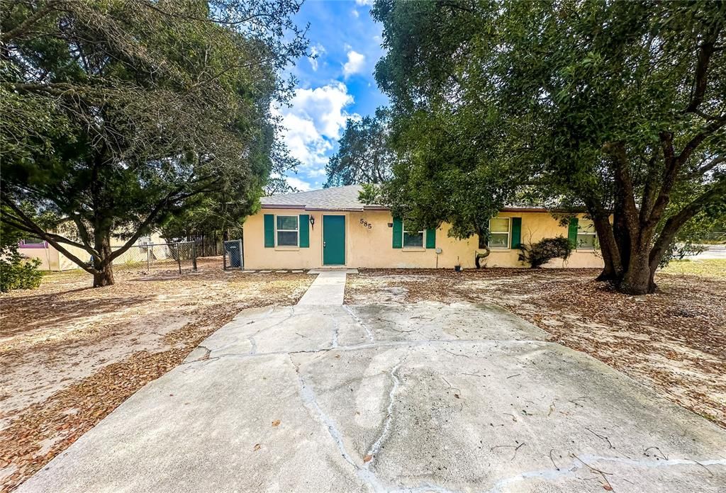 For Rent: $1,350 (2 beds, 1 baths, 895 Square Feet)