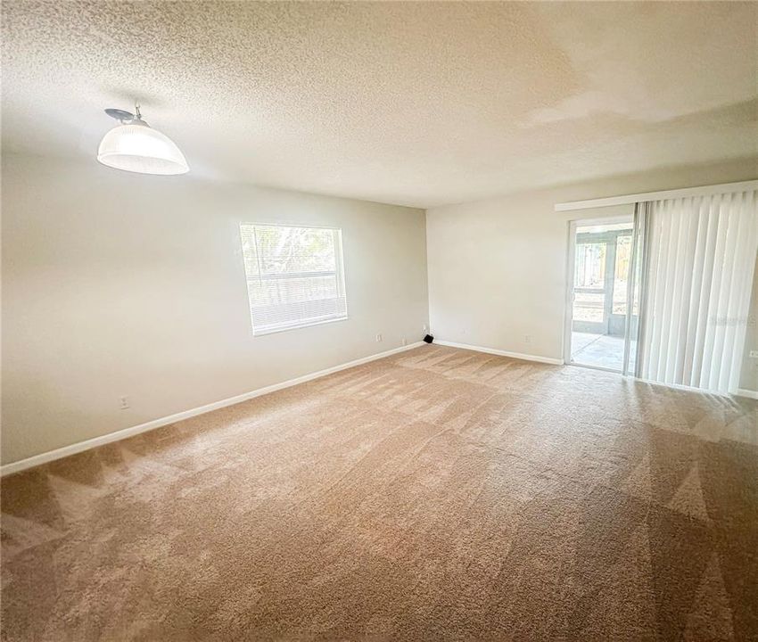 For Rent: $1,350 (2 beds, 1 baths, 895 Square Feet)