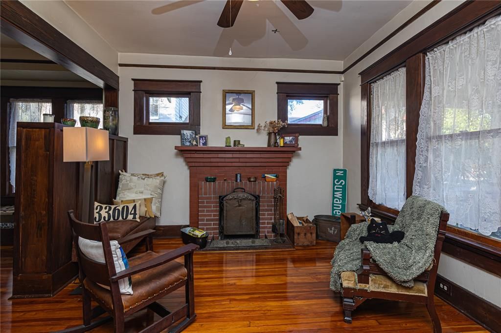 For Sale: $489,000 (3 beds, 2 baths, 1339 Square Feet)