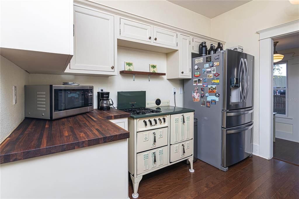 For Sale: $489,000 (3 beds, 2 baths, 1339 Square Feet)