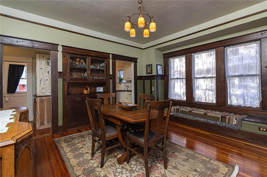 For Sale: $489,000 (3 beds, 2 baths, 1339 Square Feet)