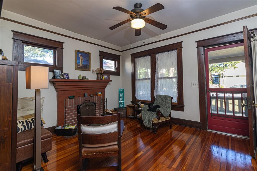 For Sale: $489,000 (3 beds, 2 baths, 1339 Square Feet)