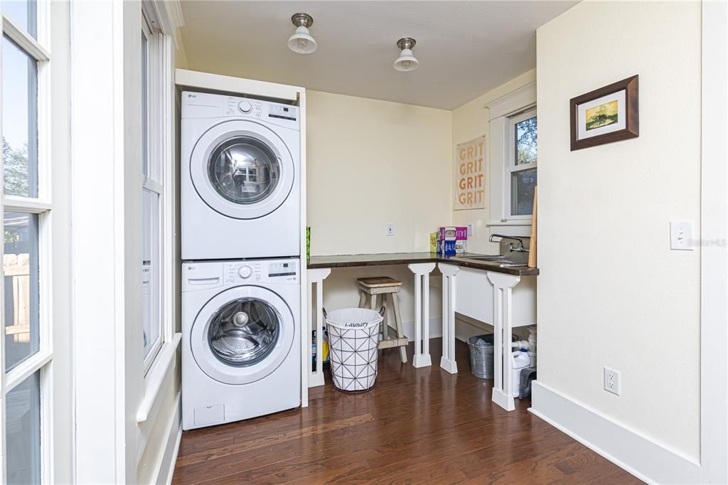 For Sale: $489,000 (3 beds, 2 baths, 1339 Square Feet)