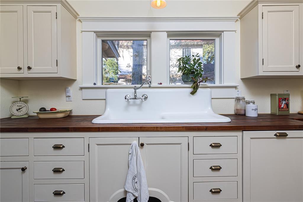 For Sale: $489,000 (3 beds, 2 baths, 1339 Square Feet)